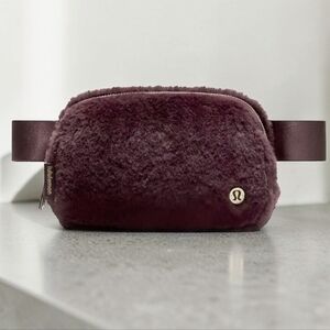NEW Lululemon Everywhere Belt Bag 1L - Black Plum/Gold Plush Fleece